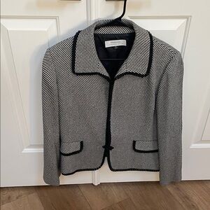 Tahari by Arthur S. Levine jacket w/faux pockets